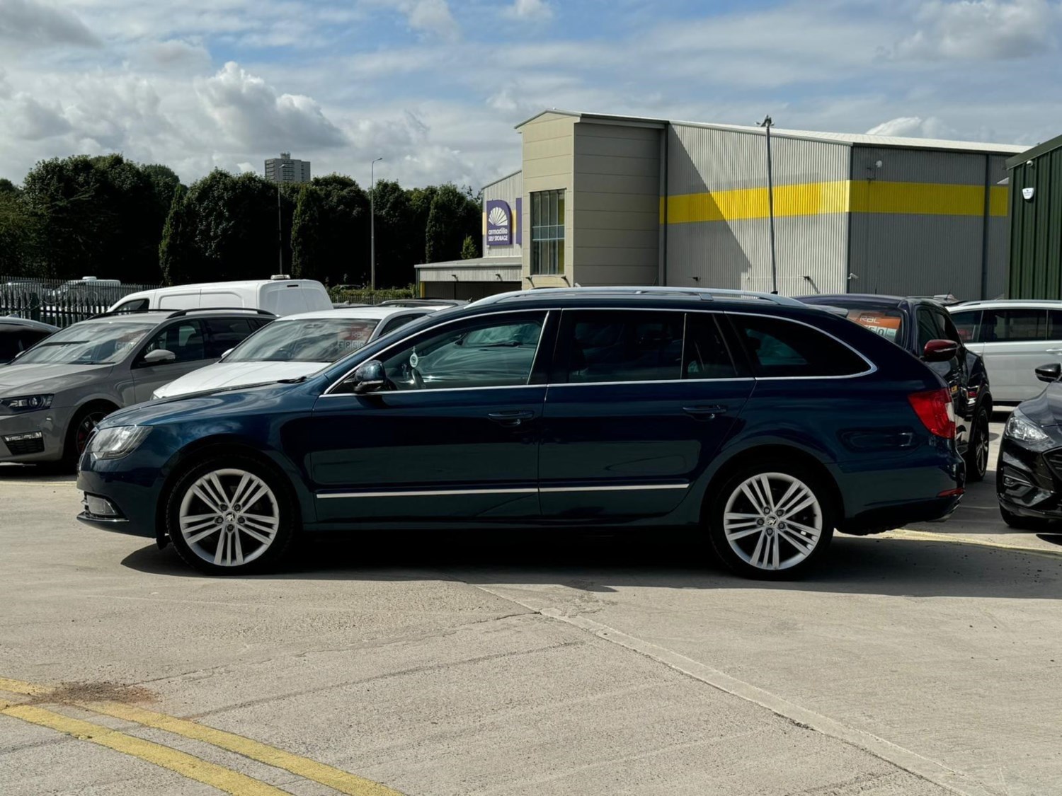 Skoda Superb Listing Image