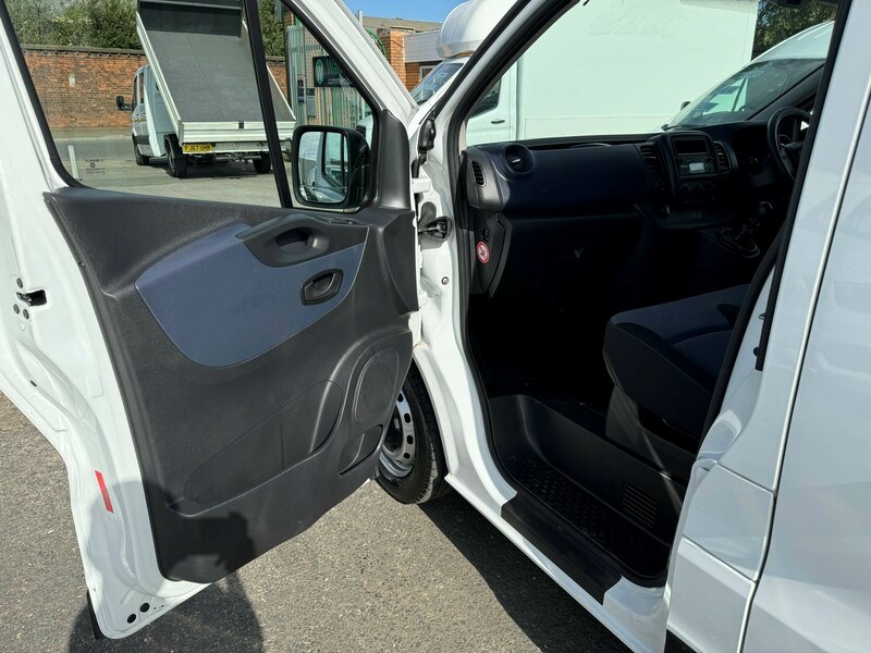 Vauxhall Vivaro Listing Image