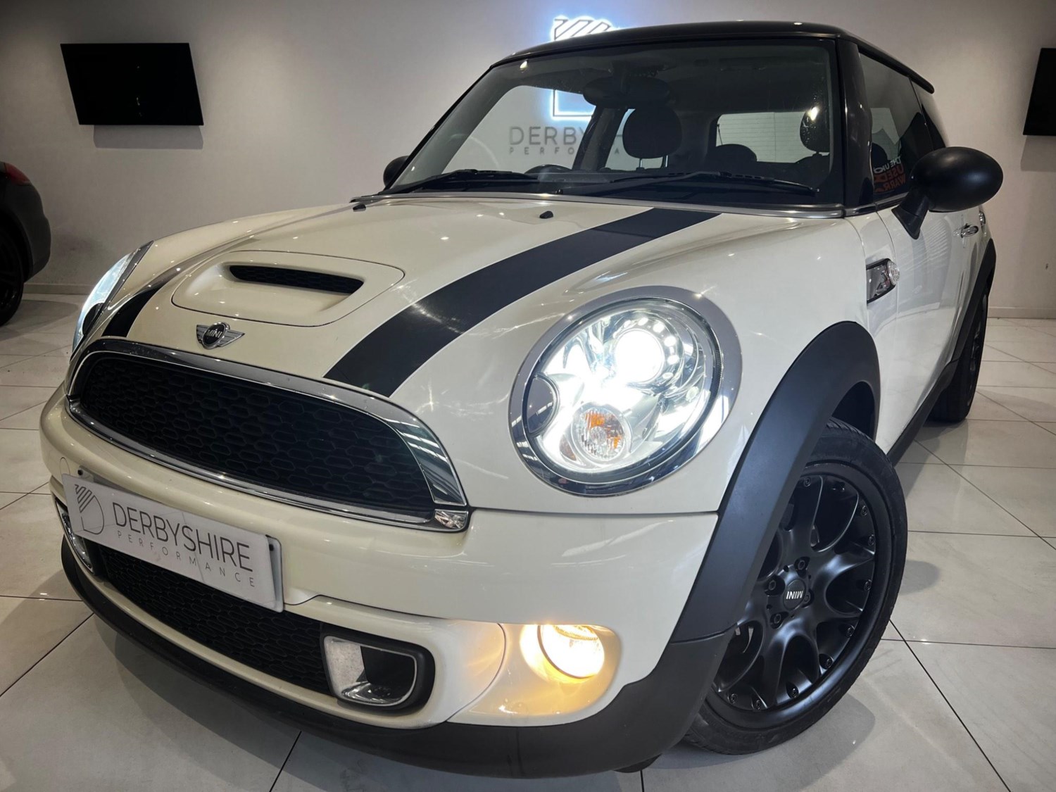 MINI Hatch Listing Image