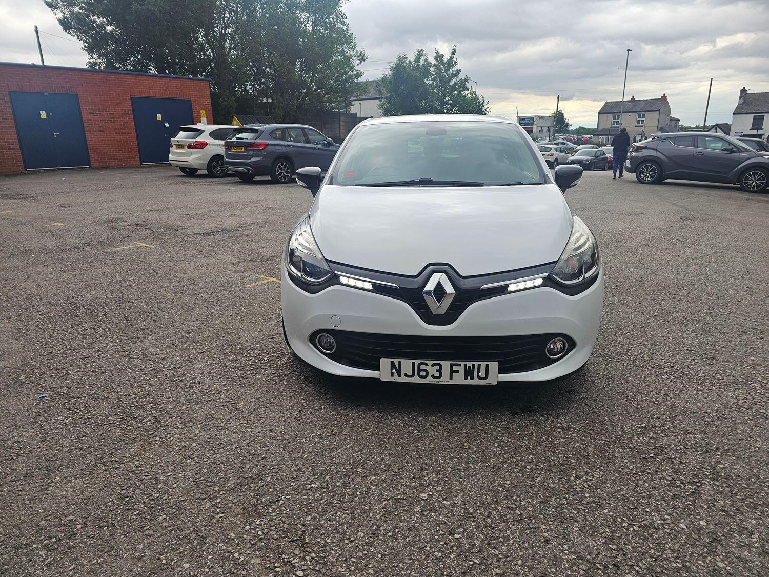 Renault Clio Listing Image