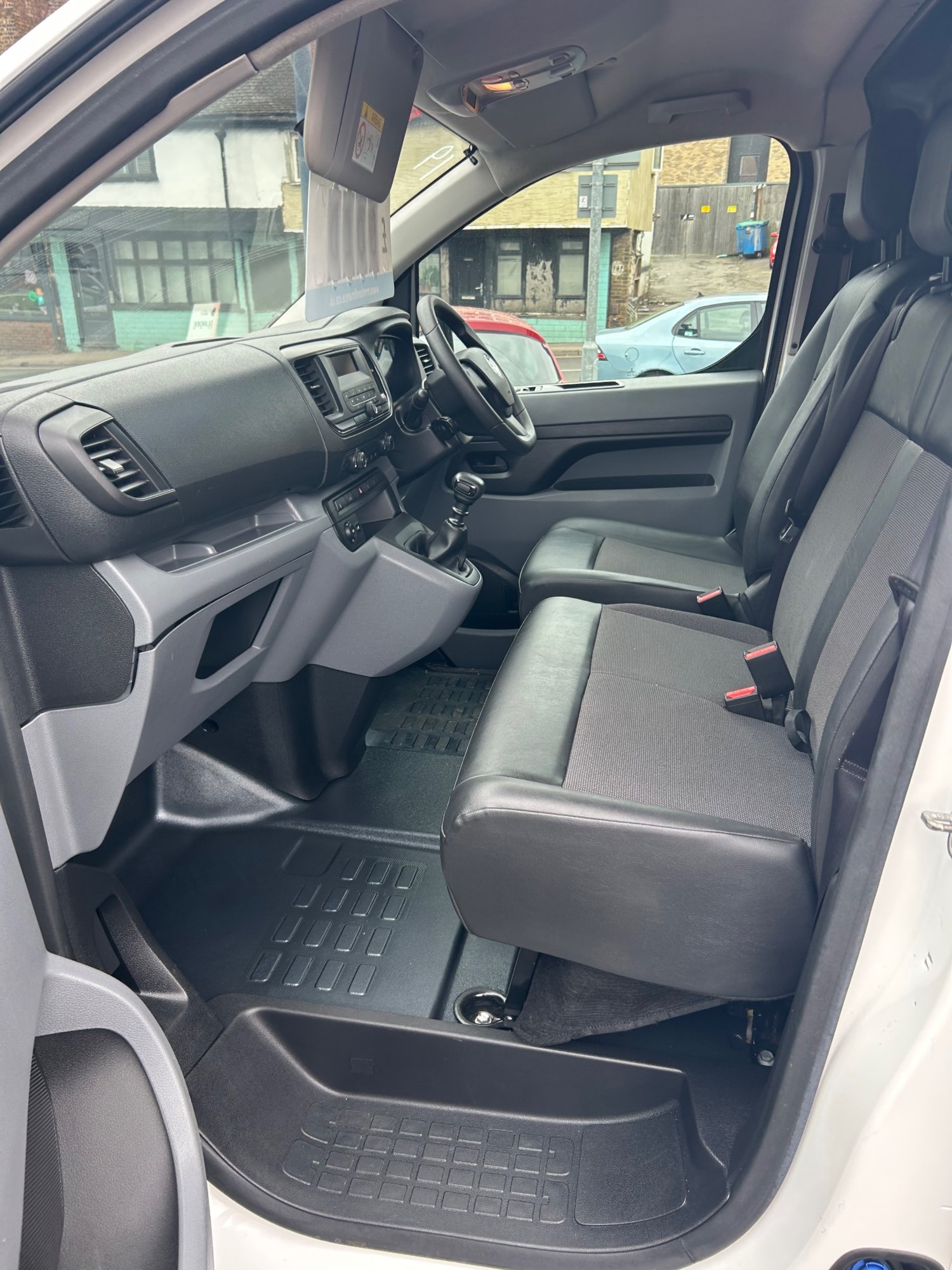 Vauxhall Vivaro Listing Image