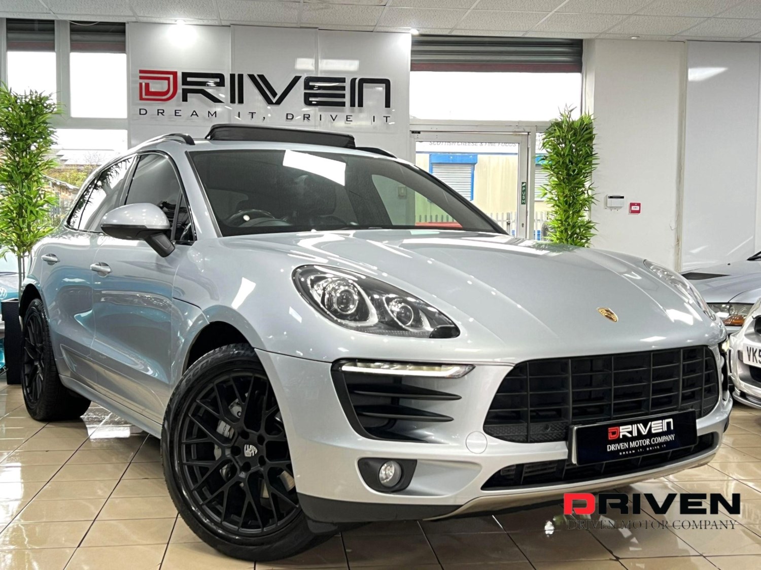 Porsche Macan Listing Image