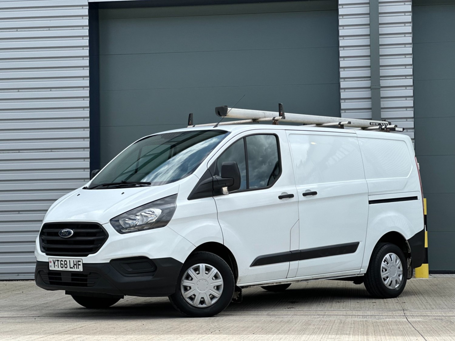 Ford Transit Custom Listing Image