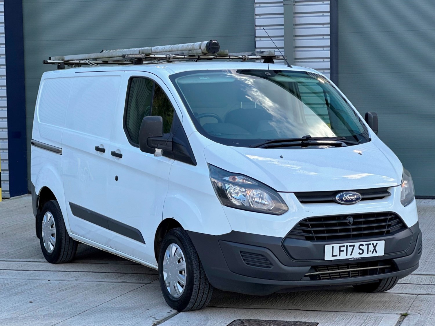 Ford Transit Custom Listing Image