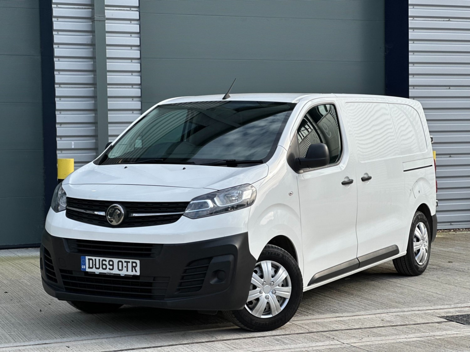 Vauxhall Vivaro Listing Image