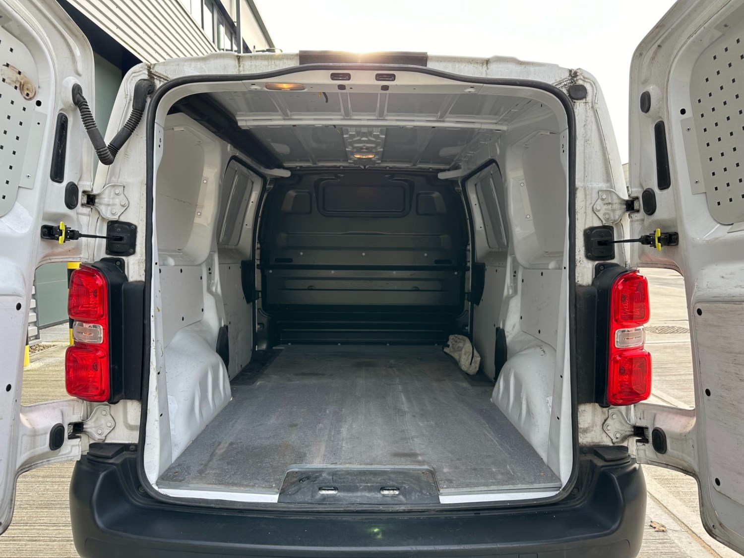 Vauxhall Vivaro Listing Image