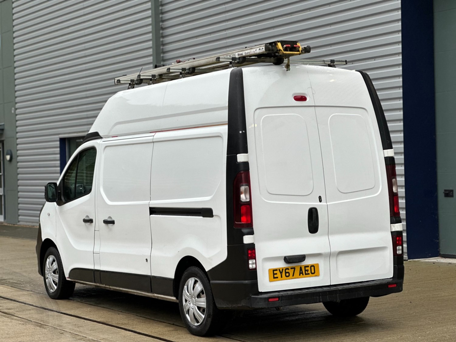 Vauxhall Vivaro Listing Image