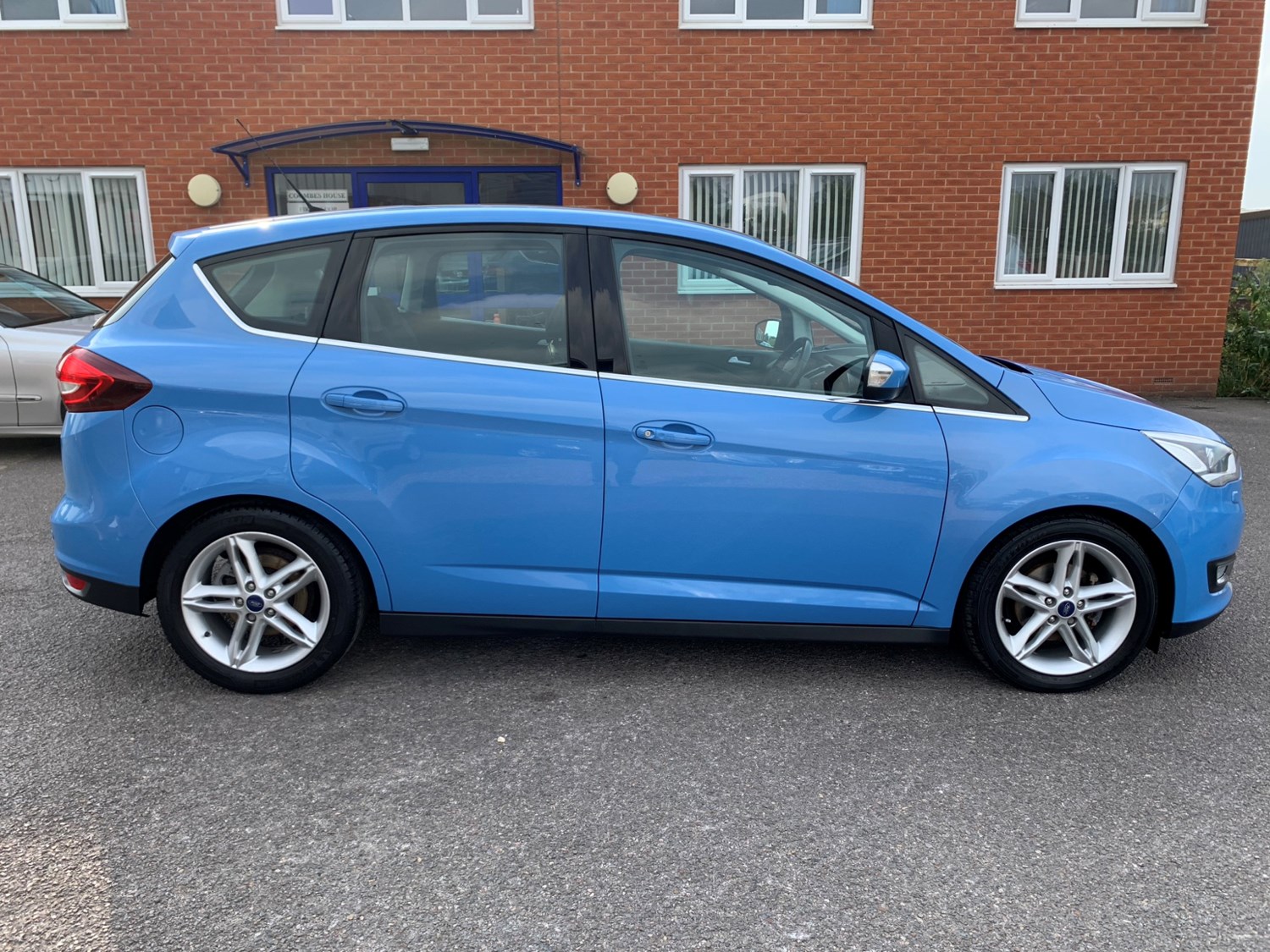 Ford C-Max Listing Image