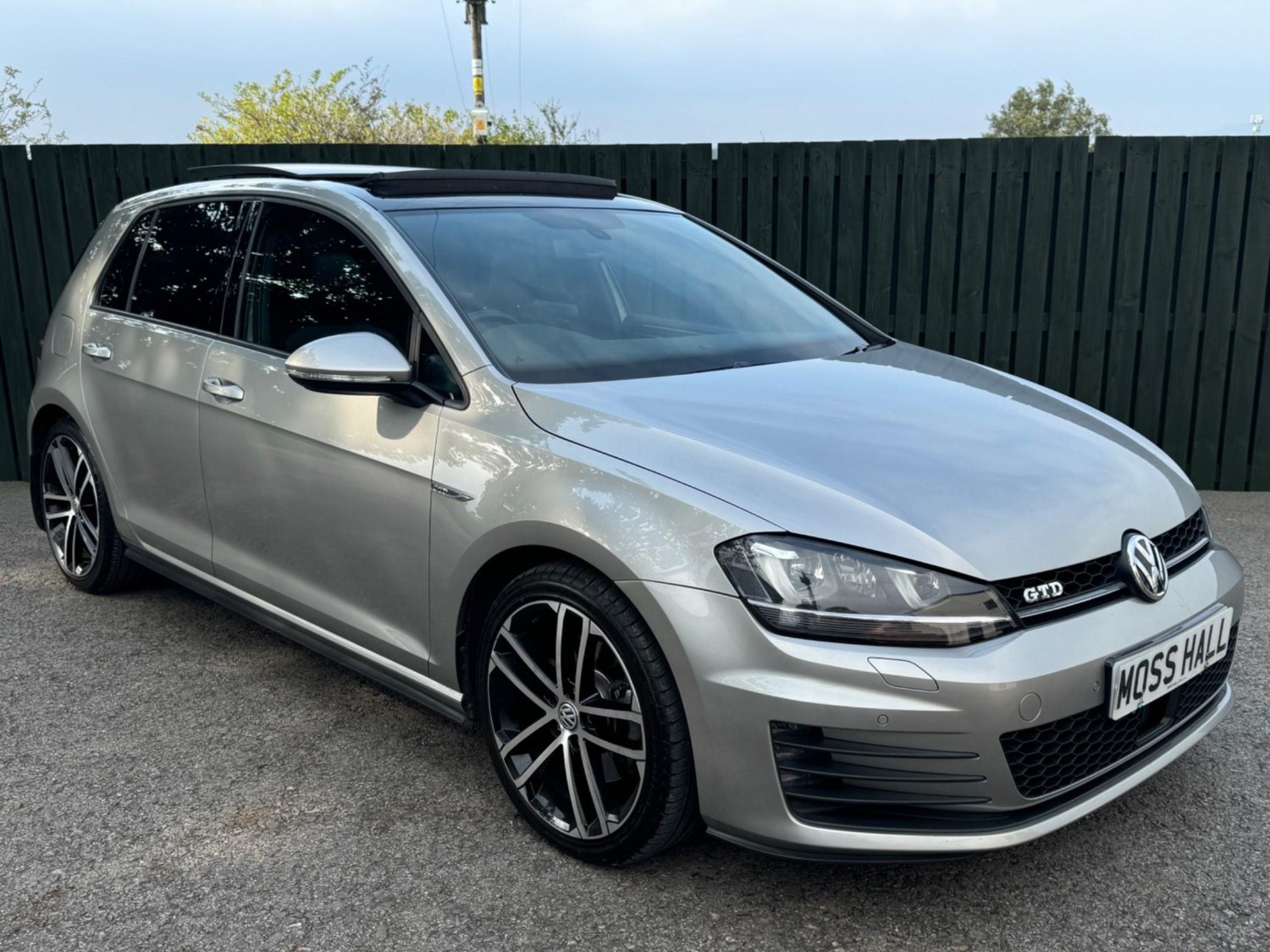 Volkswagen Golf Listing Image