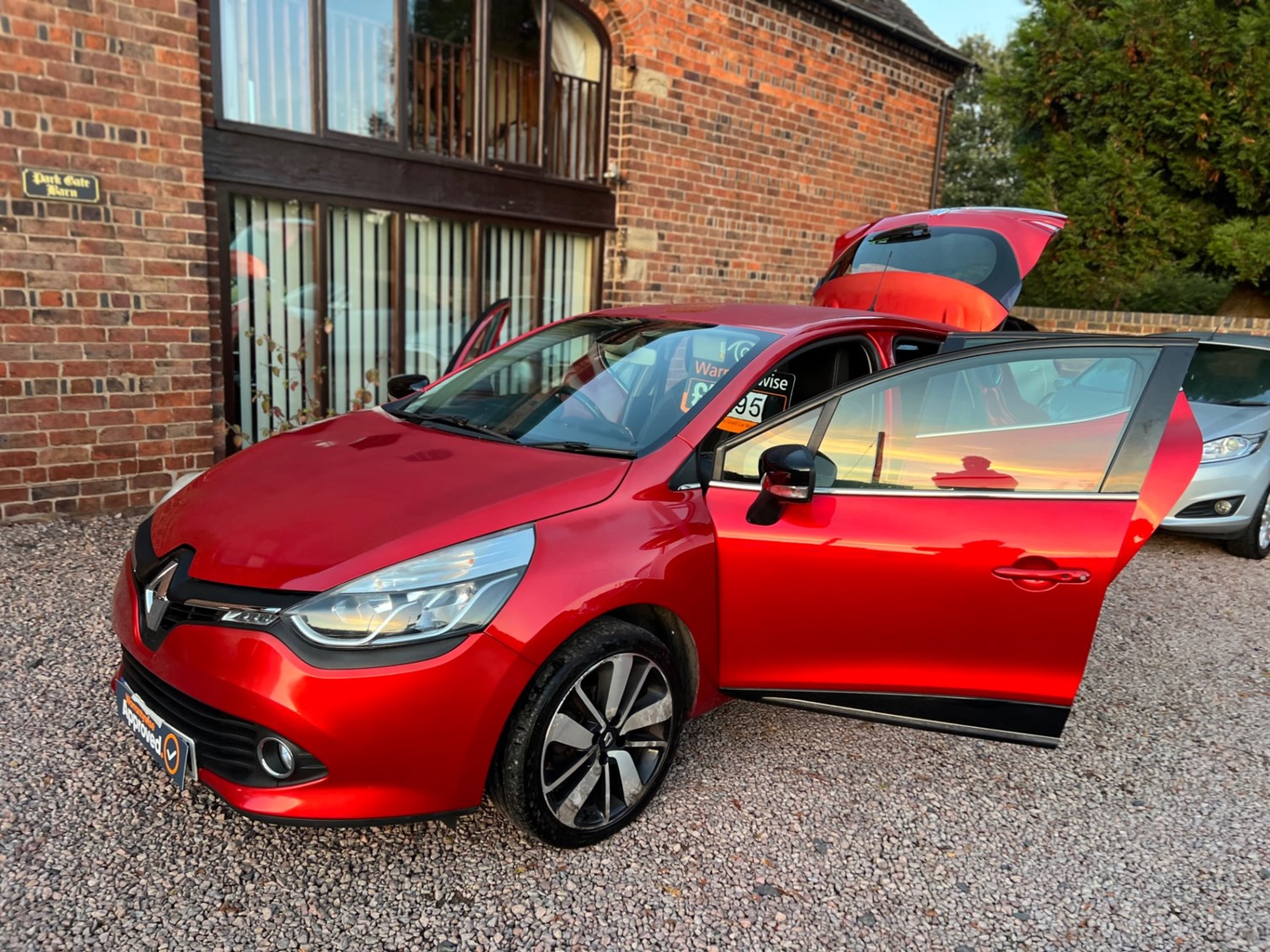 Renault Clio Listing Image