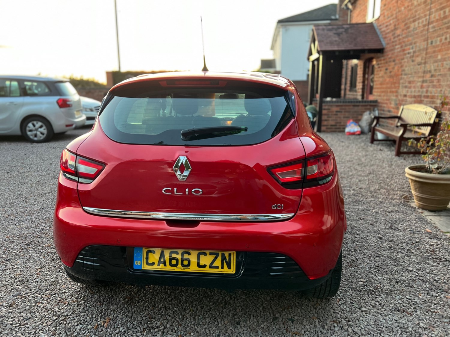 Renault Clio Listing Image