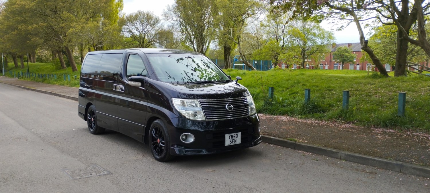 Nissan Elgrand Listing Image