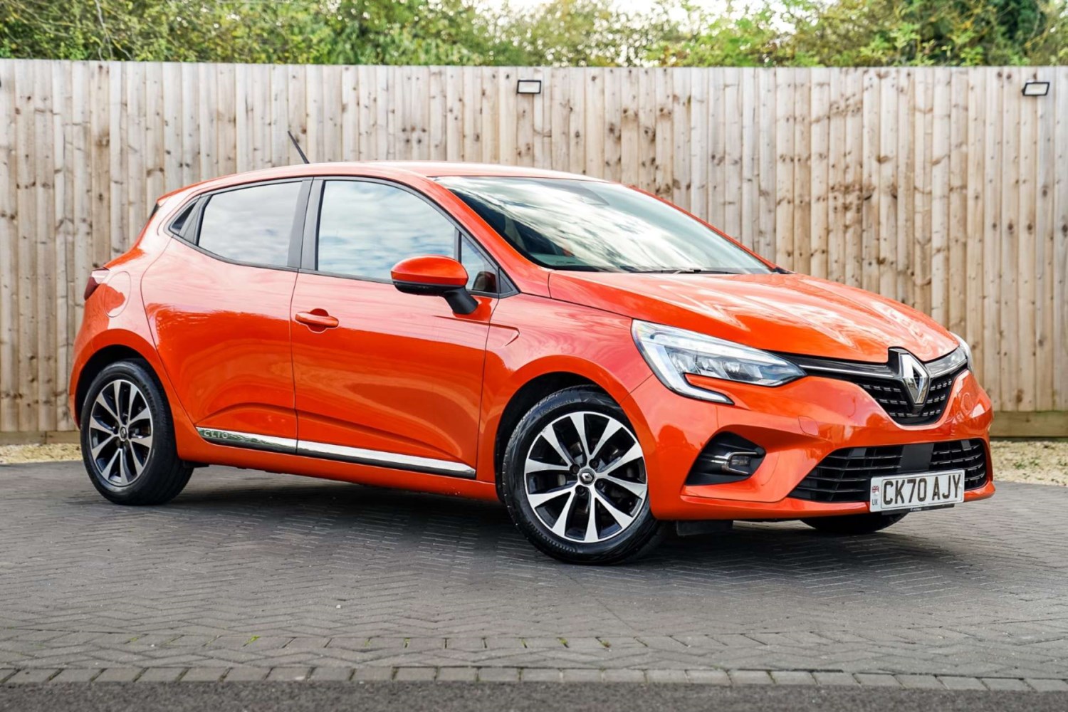 Renault Clio Listing Image