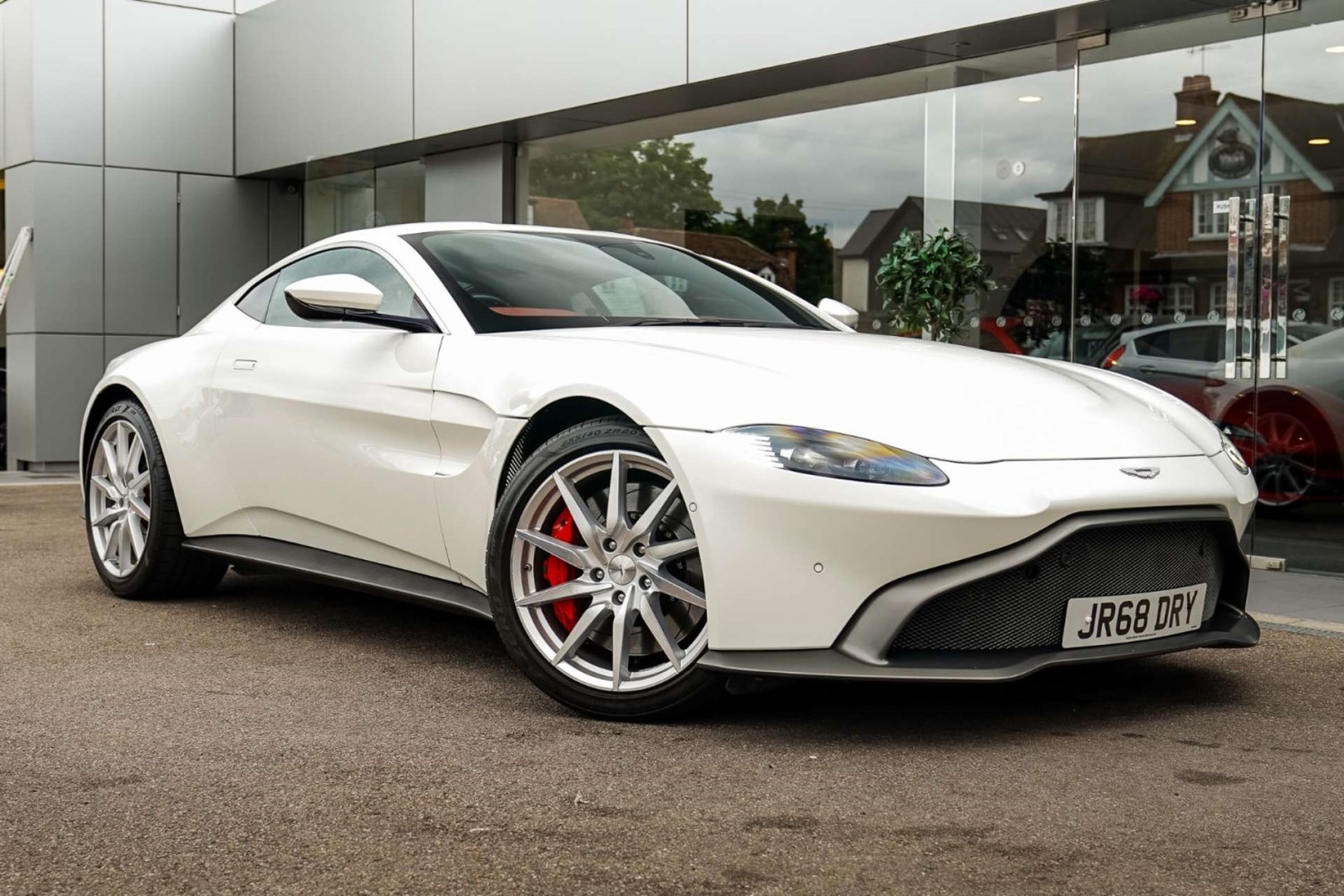 Aston Martin Vantage Listing Image