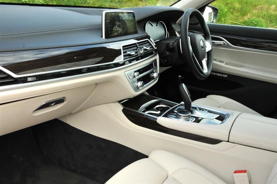 BMW 7 Series Listing Image