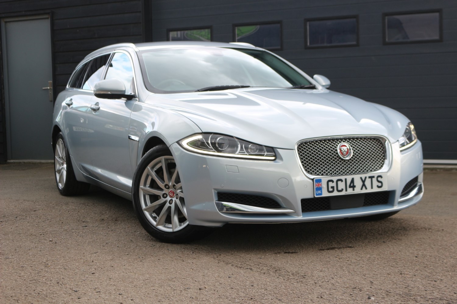 Jaguar XF Listing Image