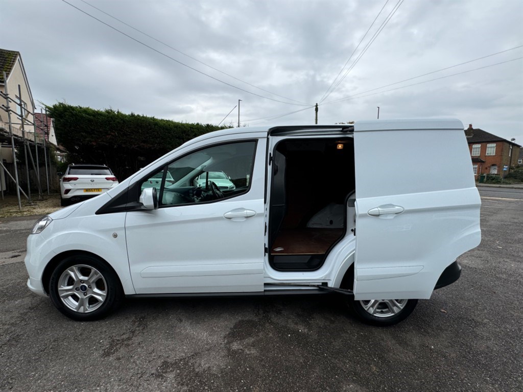 Ford Transit Courier Listing Image