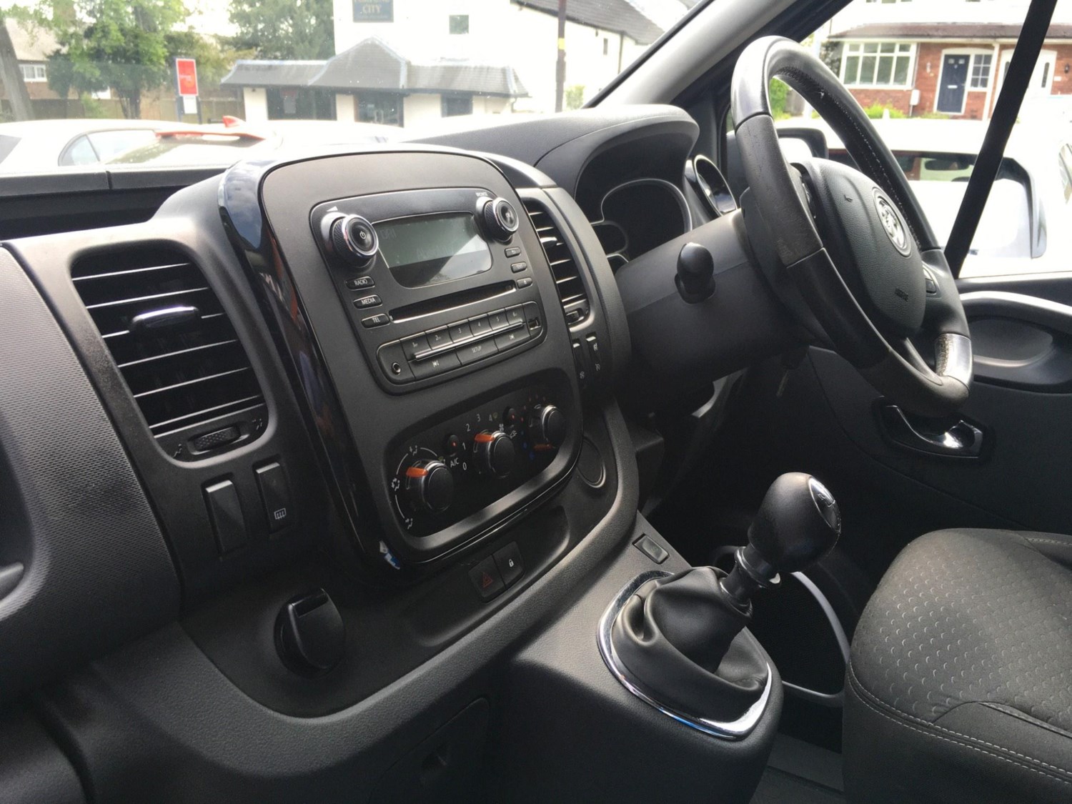 Vauxhall Vivaro Listing Image