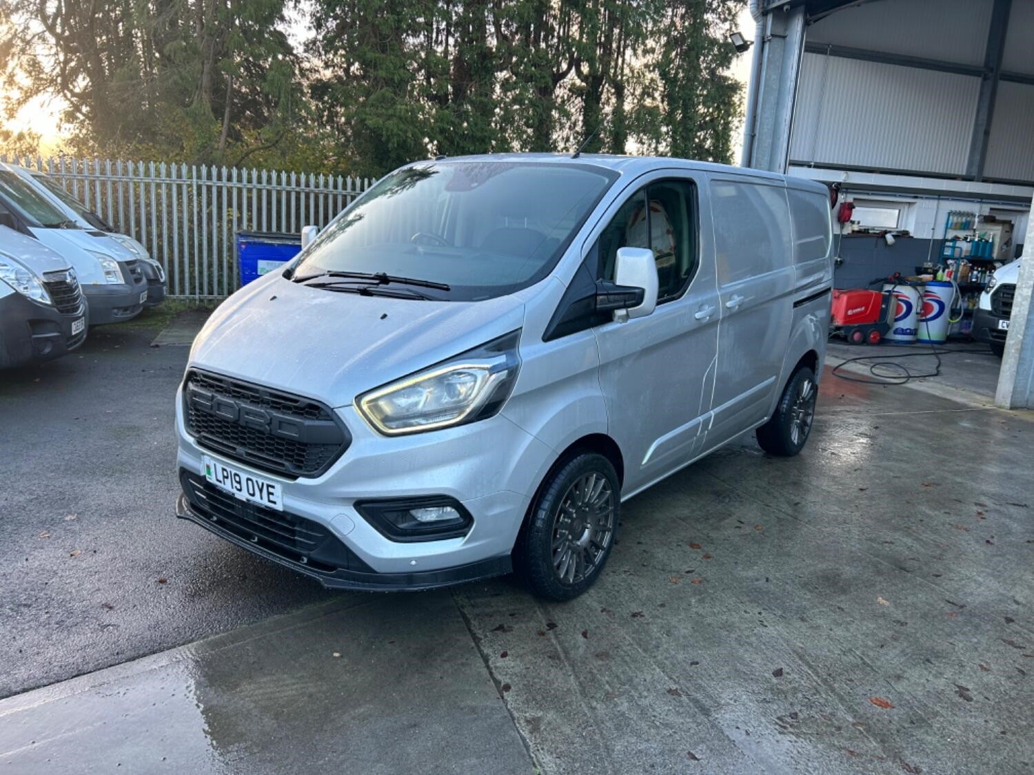 Ford Transit Custom Listing Image