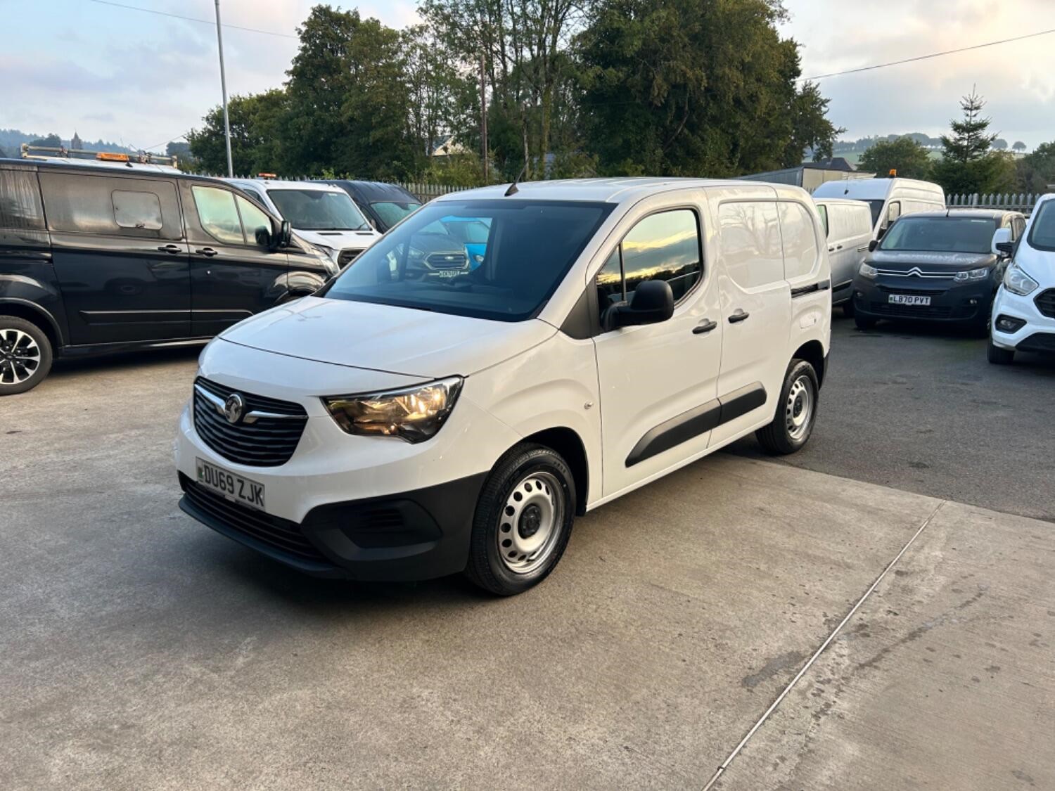 Vauxhall Combo Listing Image