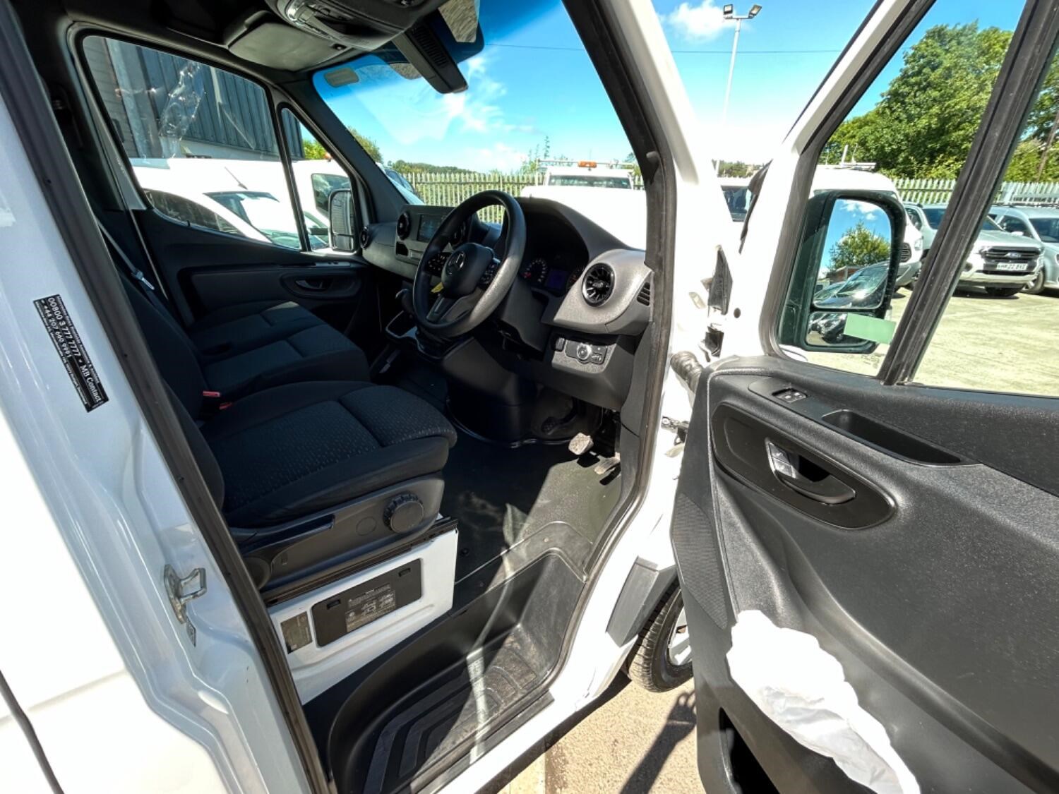 Mercedes-Benz Sprinter Listing Image