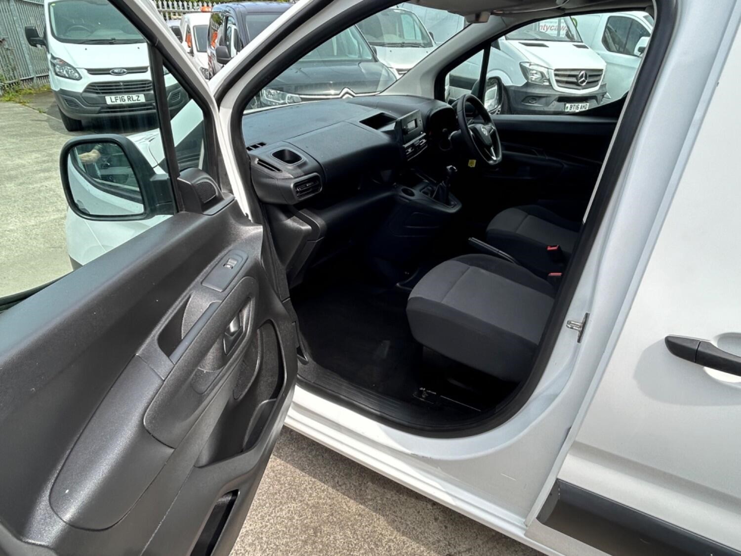 Vauxhall Combo Listing Image