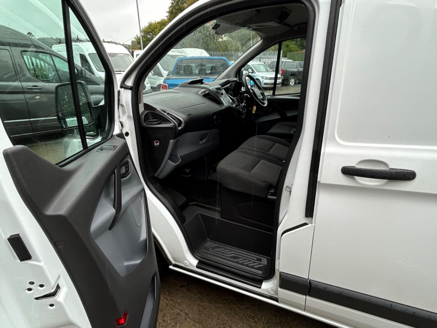 Ford Transit Custom Listing Image