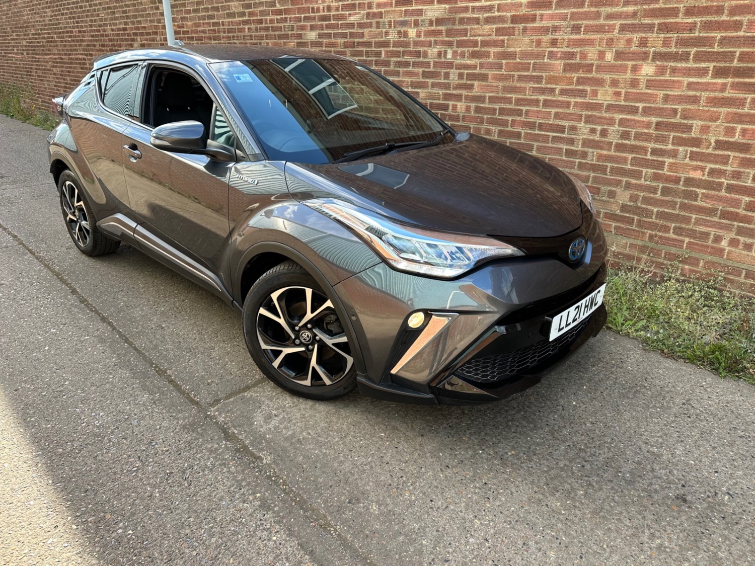 Toyota C-HR Listing Image