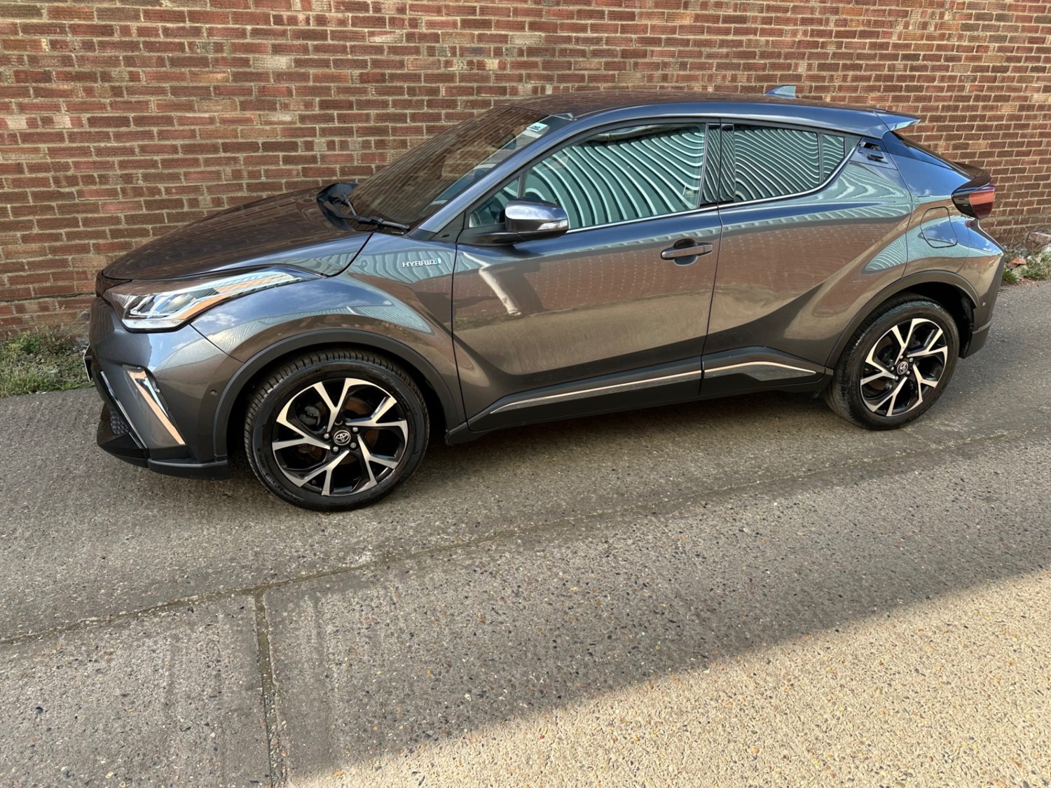 Toyota C-HR Listing Image