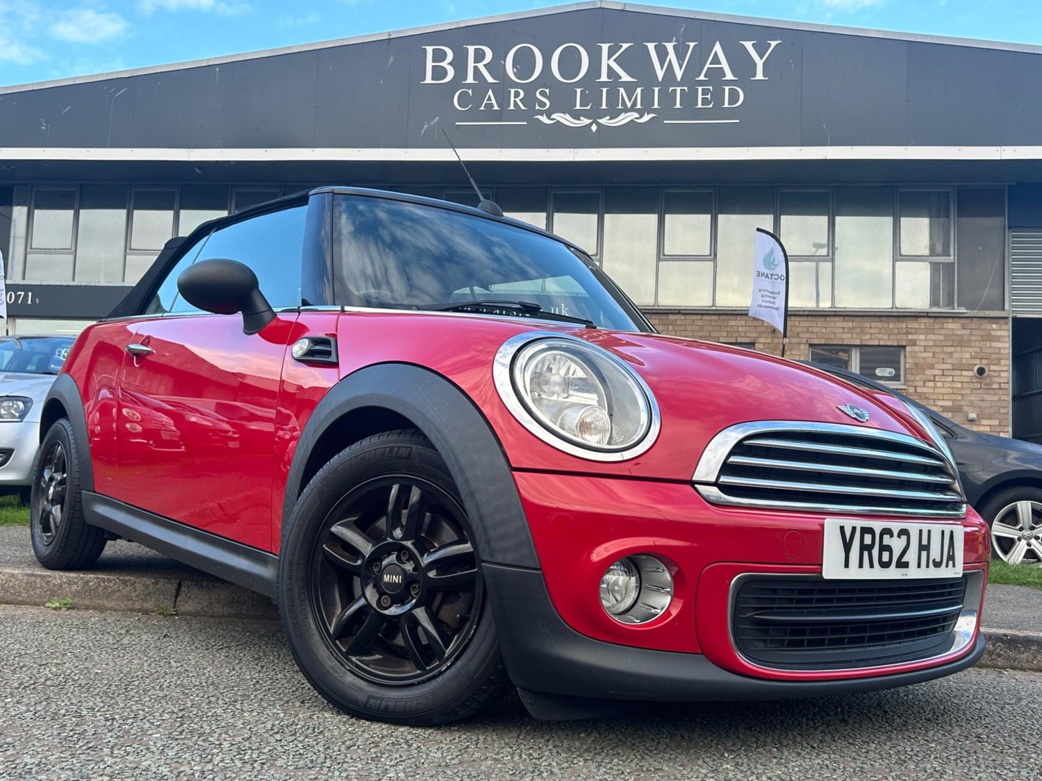 MINI Convertible Listing Image