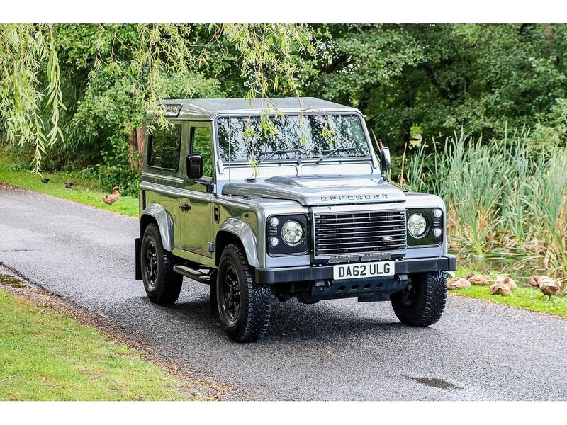 Land Rover Defender 90 Listing Image