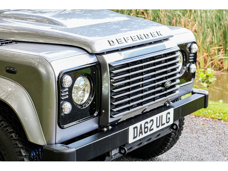 Land Rover Defender 90 Listing Image