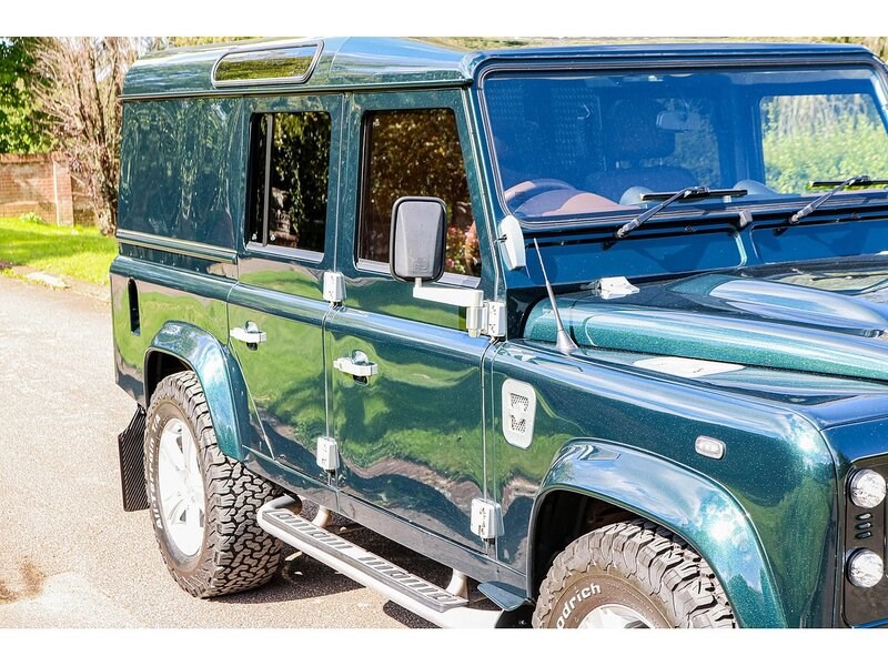 Land Rover Defender Listing Image