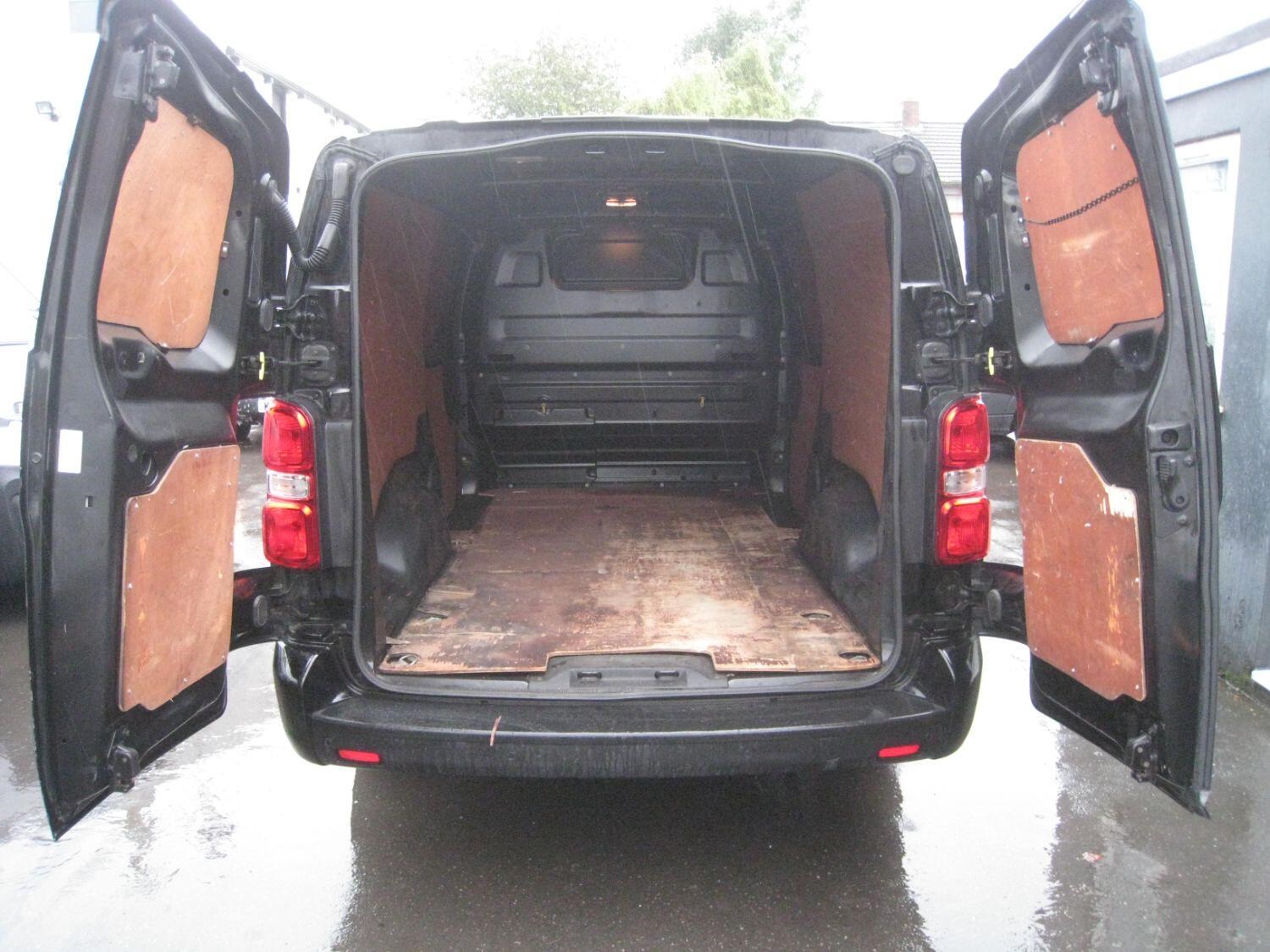 Vauxhall Vivaro Listing Image