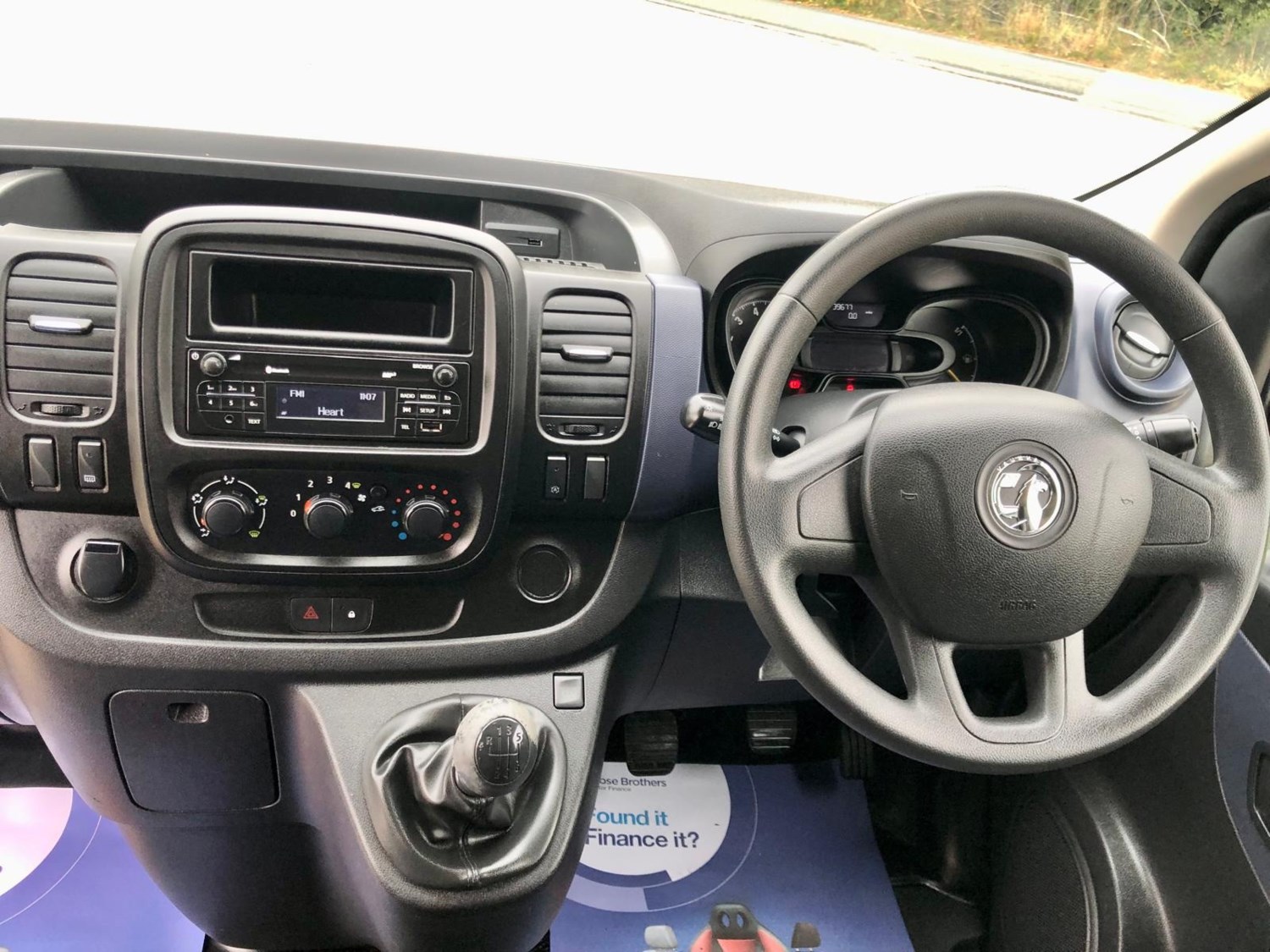 Vauxhall Vivaro Listing Image