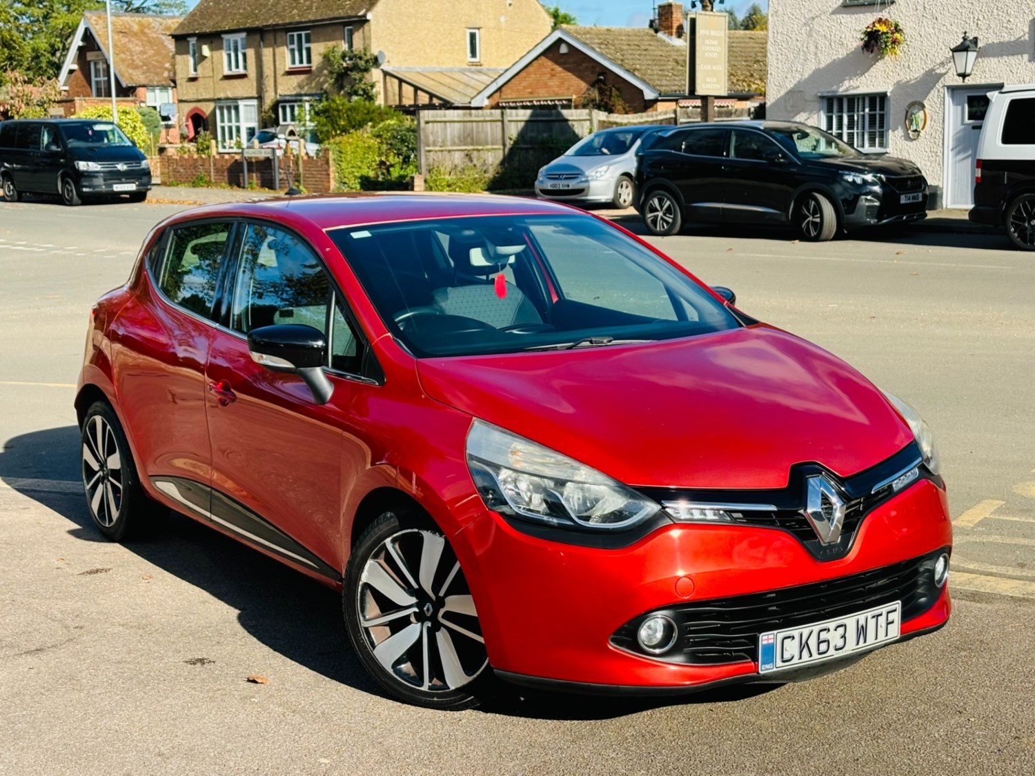 Renault Clio Listing Image