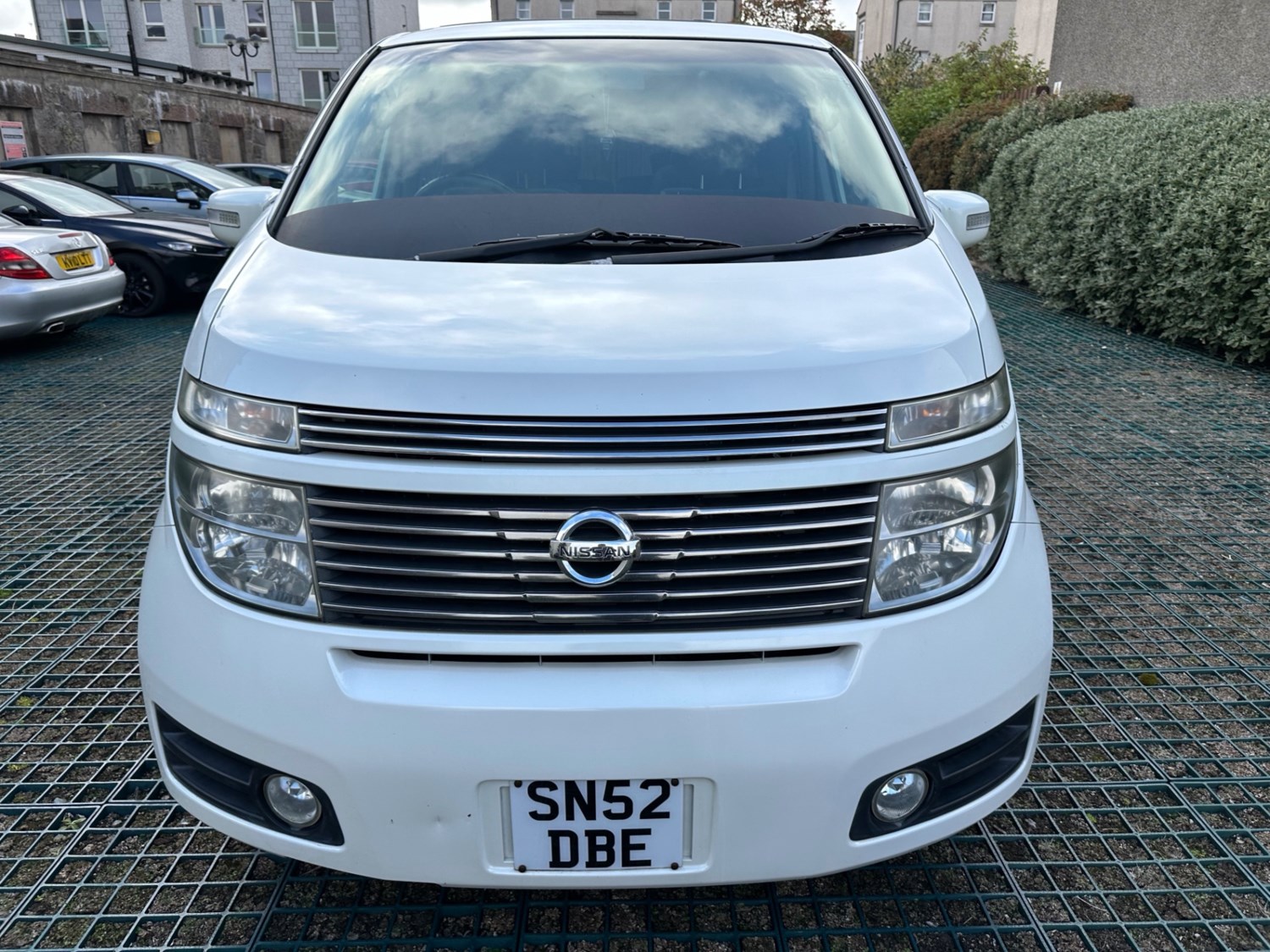 Nissan Elgrand Listing Image