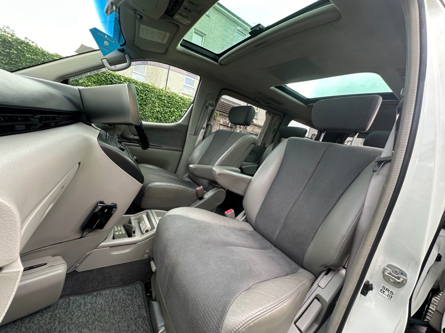 Nissan Elgrand Listing Image