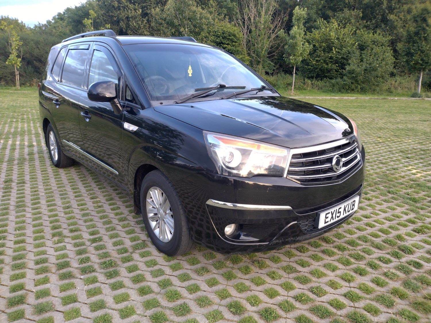 SsangYong Turismo Listing Image