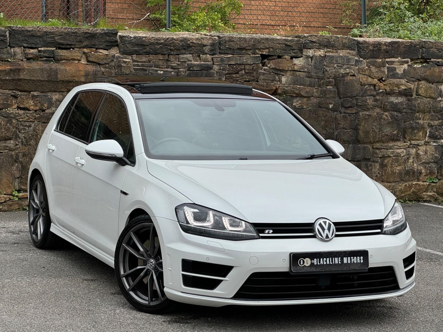 Volkswagen Golf Listing Image