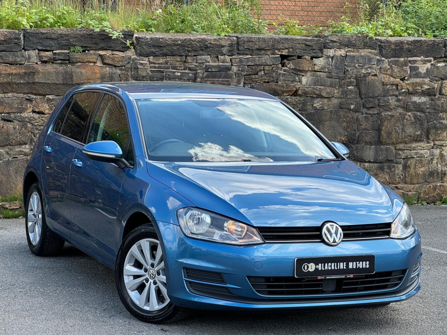 Volkswagen Golf Listing Image