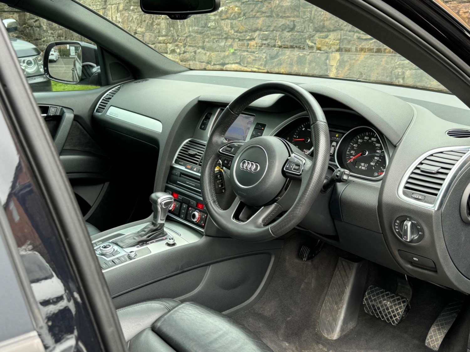 Audi Q7 Listing Image