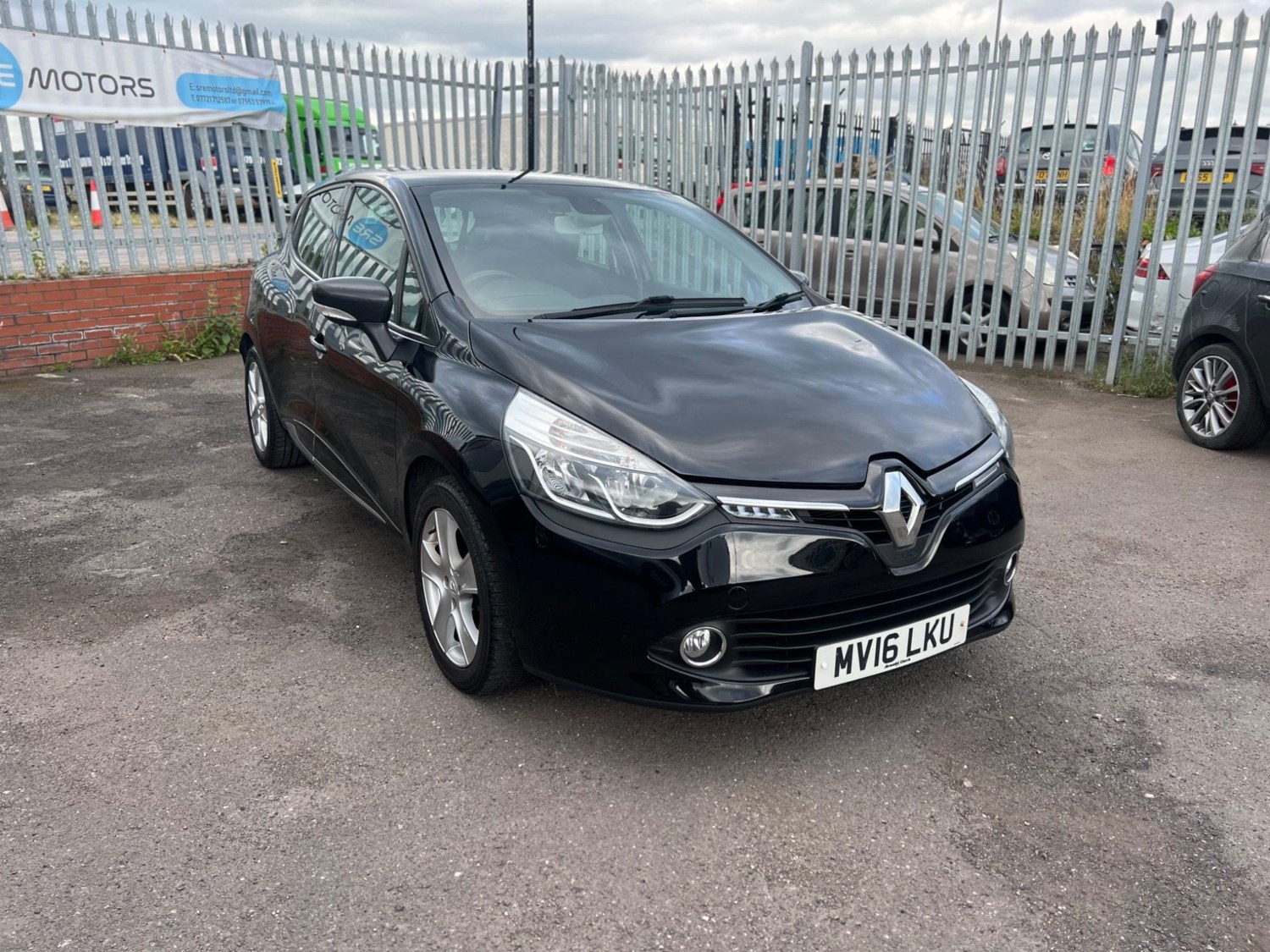 Renault Clio Listing Image