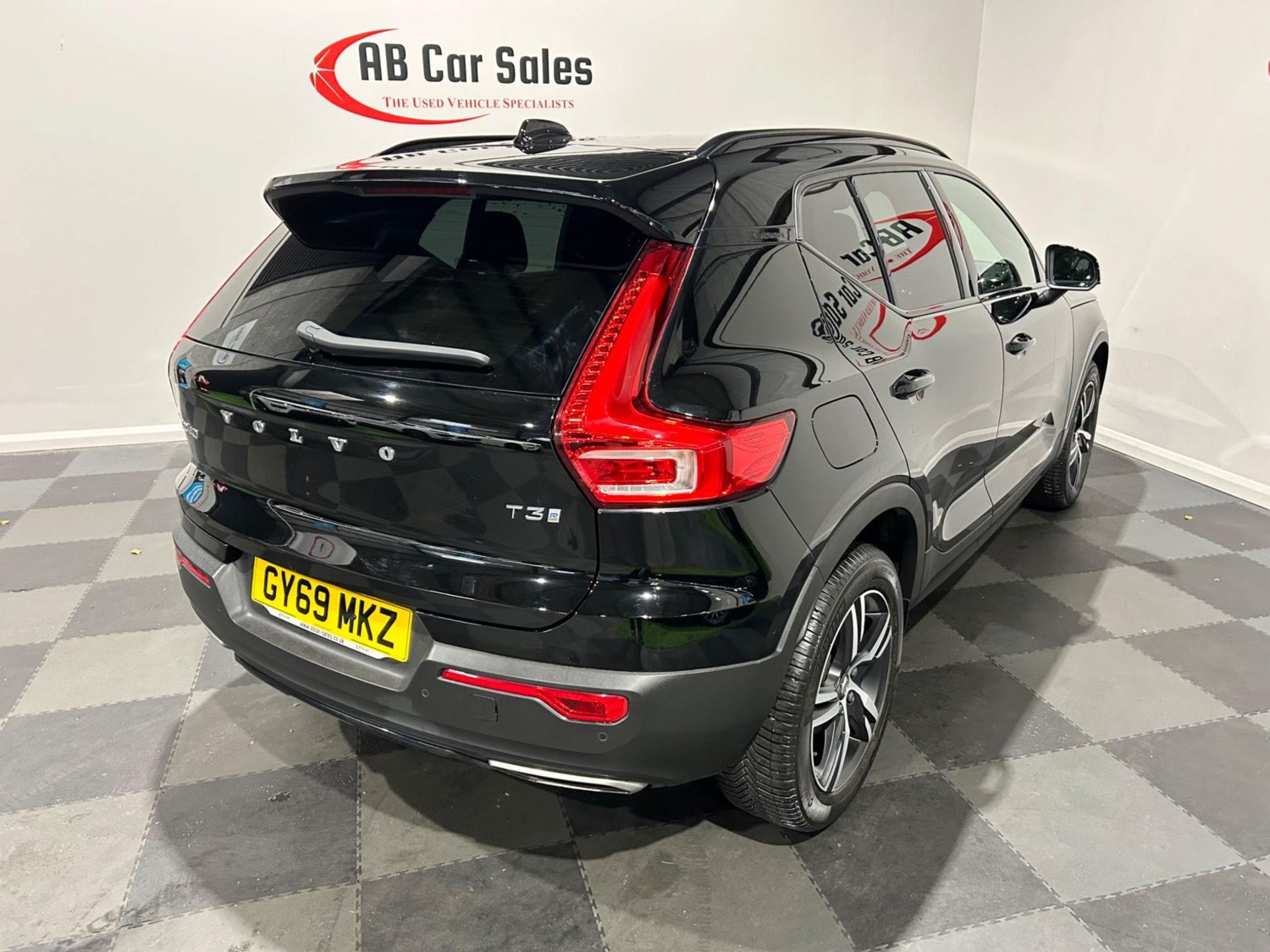 Volvo XC40 Listing Image