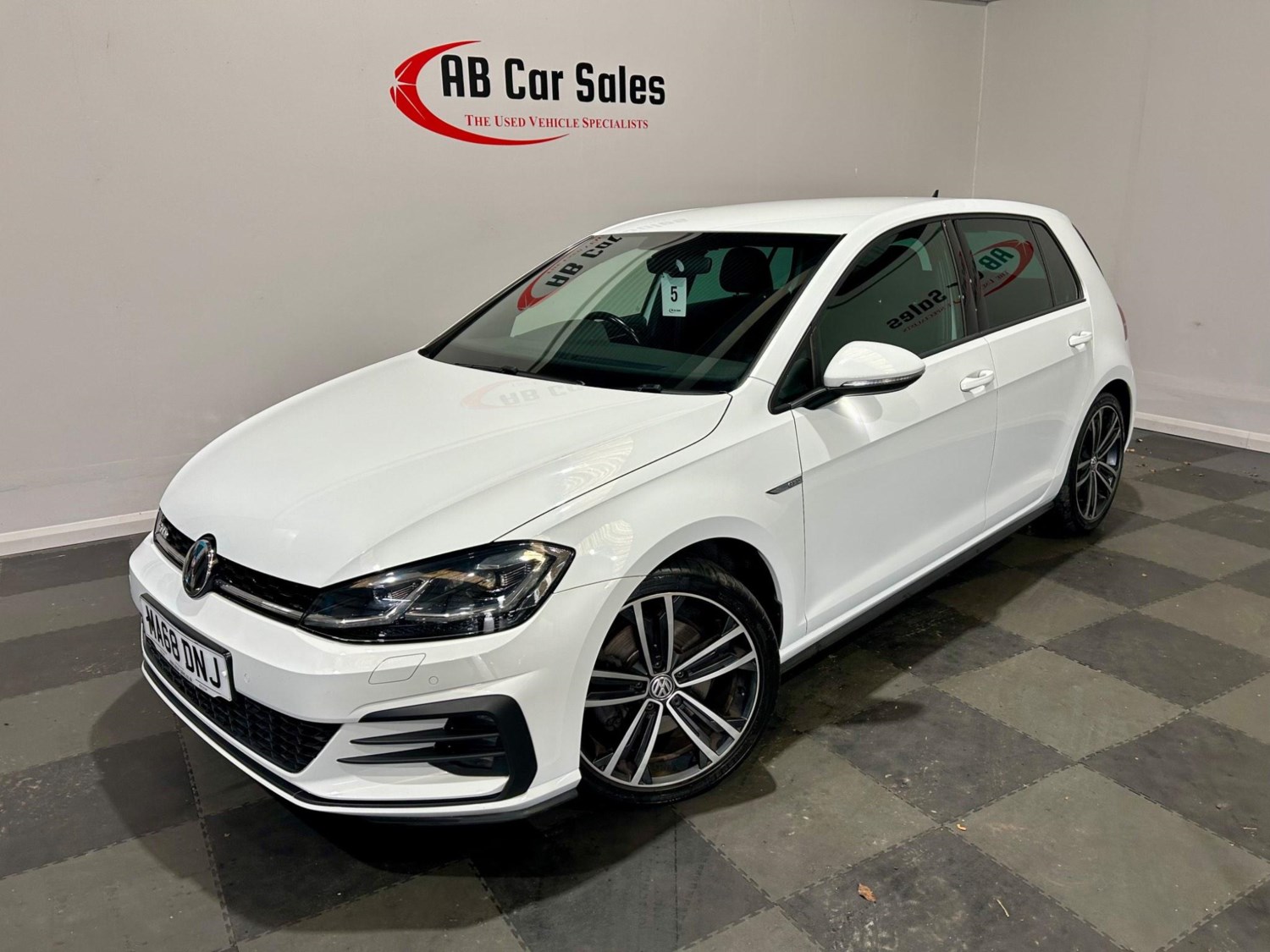 Volkswagen Golf Listing Image