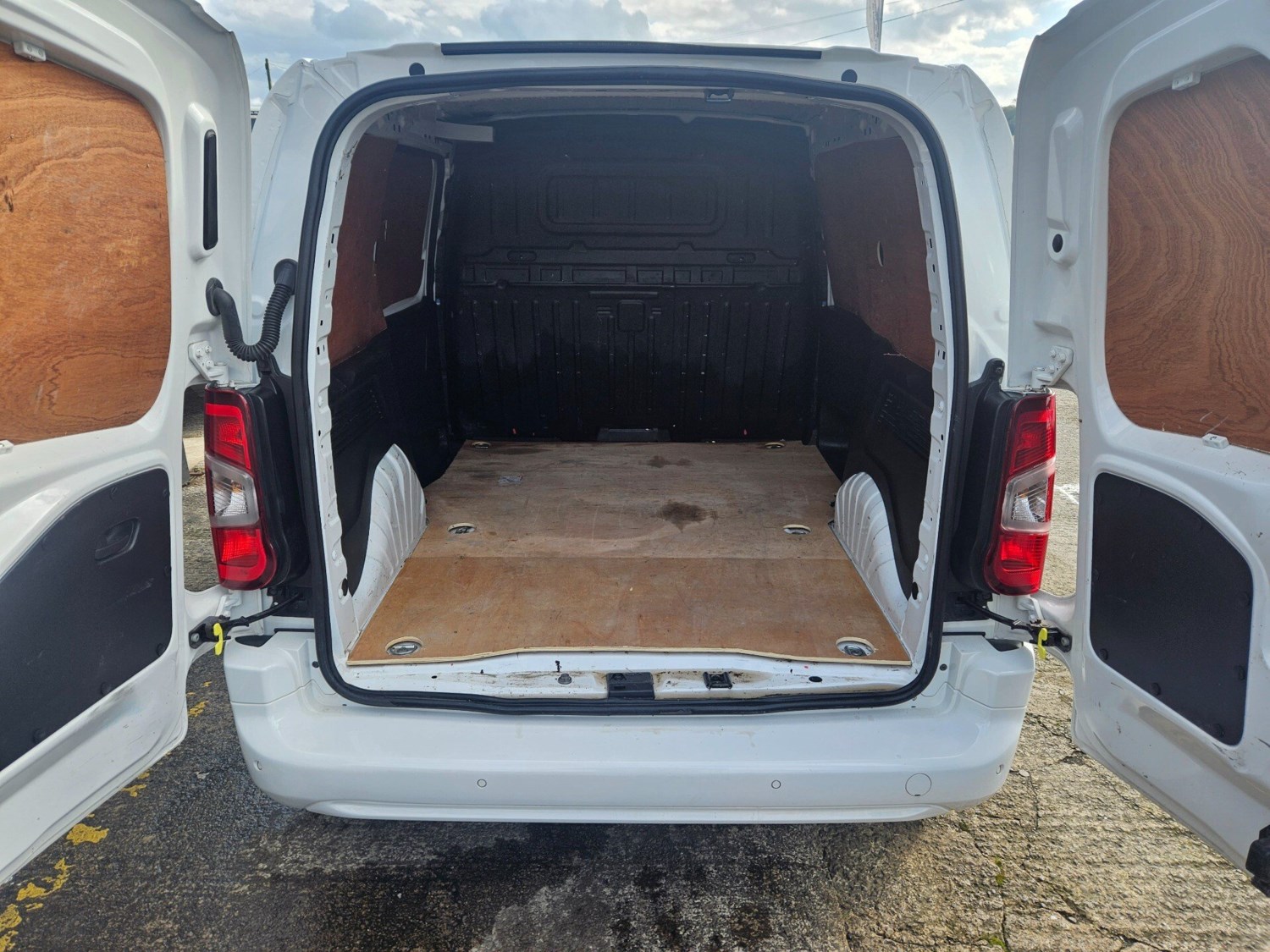 Vauxhall Combo Listing Image