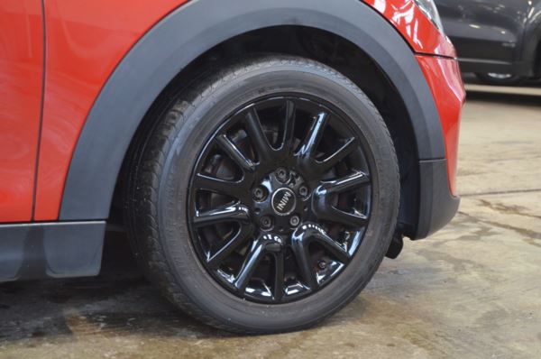 2015 (65) MINI HATCHBACK 1.5 Cooper 5dr Auto For Sale In Minehead, Somerset