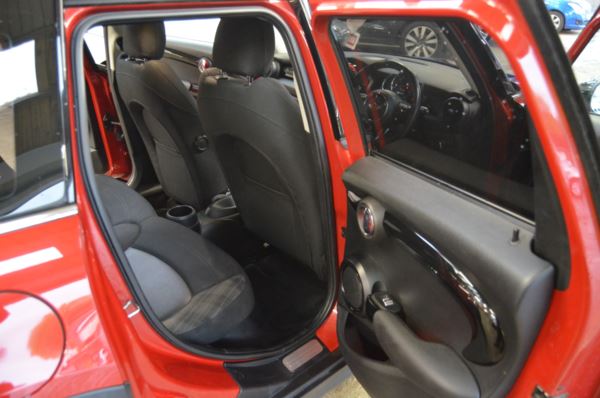 2015 (65) MINI HATCHBACK 1.5 Cooper 5dr Auto For Sale In Minehead, Somerset