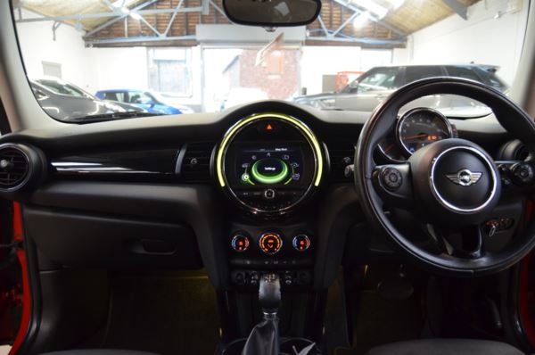 2015 (65) MINI HATCHBACK 1.5 Cooper 5dr Auto For Sale In Minehead, Somerset