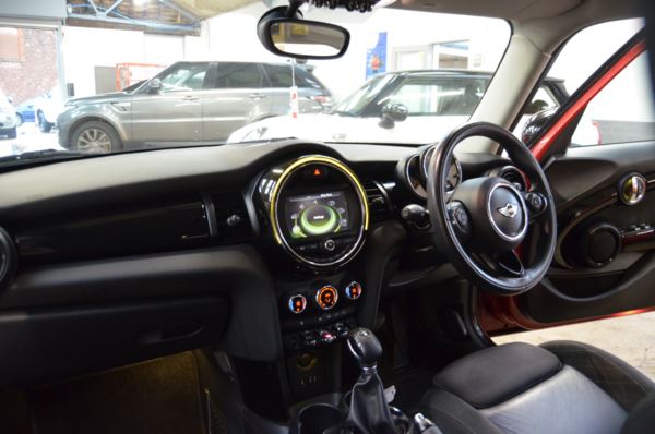 2015 (65) MINI HATCHBACK 1.5 Cooper 5dr Auto For Sale In Minehead, Somerset